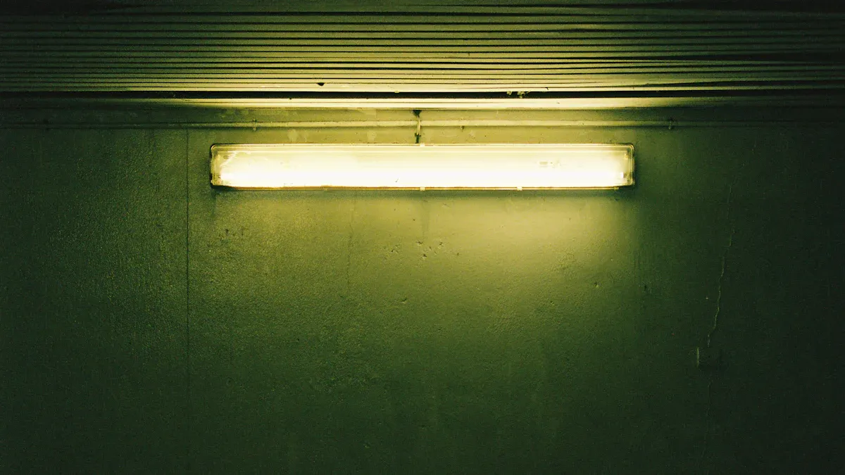 பேட்மேன் பி1 LED பேட்டன் லைட் மற்றும் ஃப்ளோரசன்ட் டியூப்களுக்கு இடையே உள்ள முக்கிய வேறுபாடுகள்